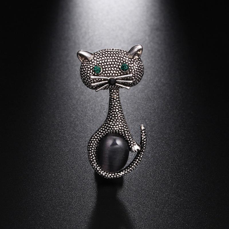 

Retro Green Eyes Cat Brooch Universal Animal Alloy Badge Fashionable and Versatile Clothes Bag Accessories Brooch enamel pins серебряный