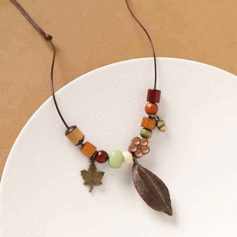 Retro literary necklace, natural plant fruit acorn pendant, long sweater chain, niche accessories