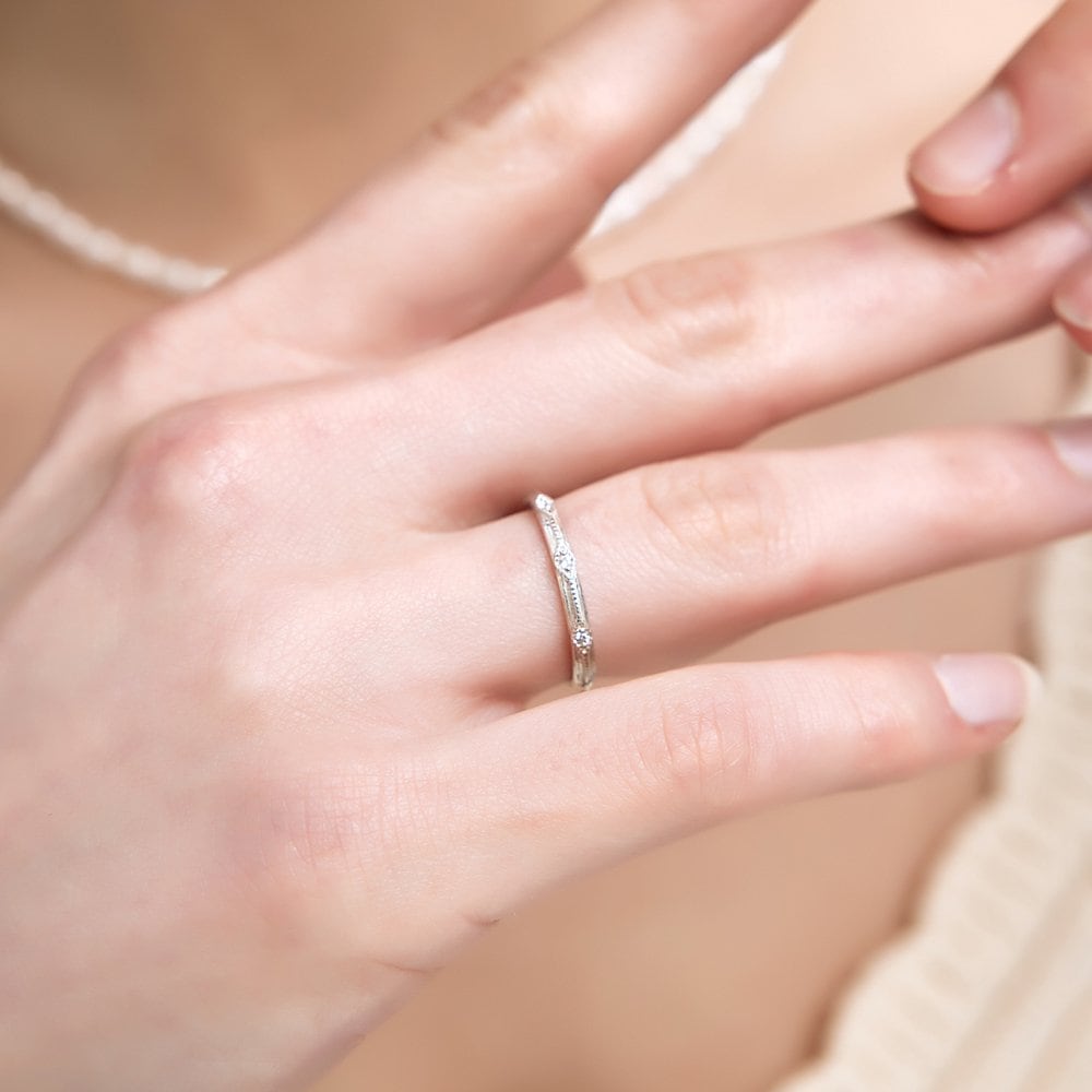 Silver 925 Line Pattern Q Ring