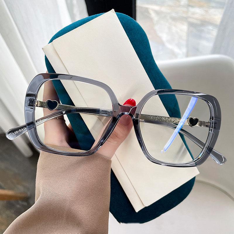 

Elegant Ladies Square Sunglasses Women For Female Vintage Punk Outdoor Driving Luxury Brand Designer Love Heart Sun Glasses Uv As the photo