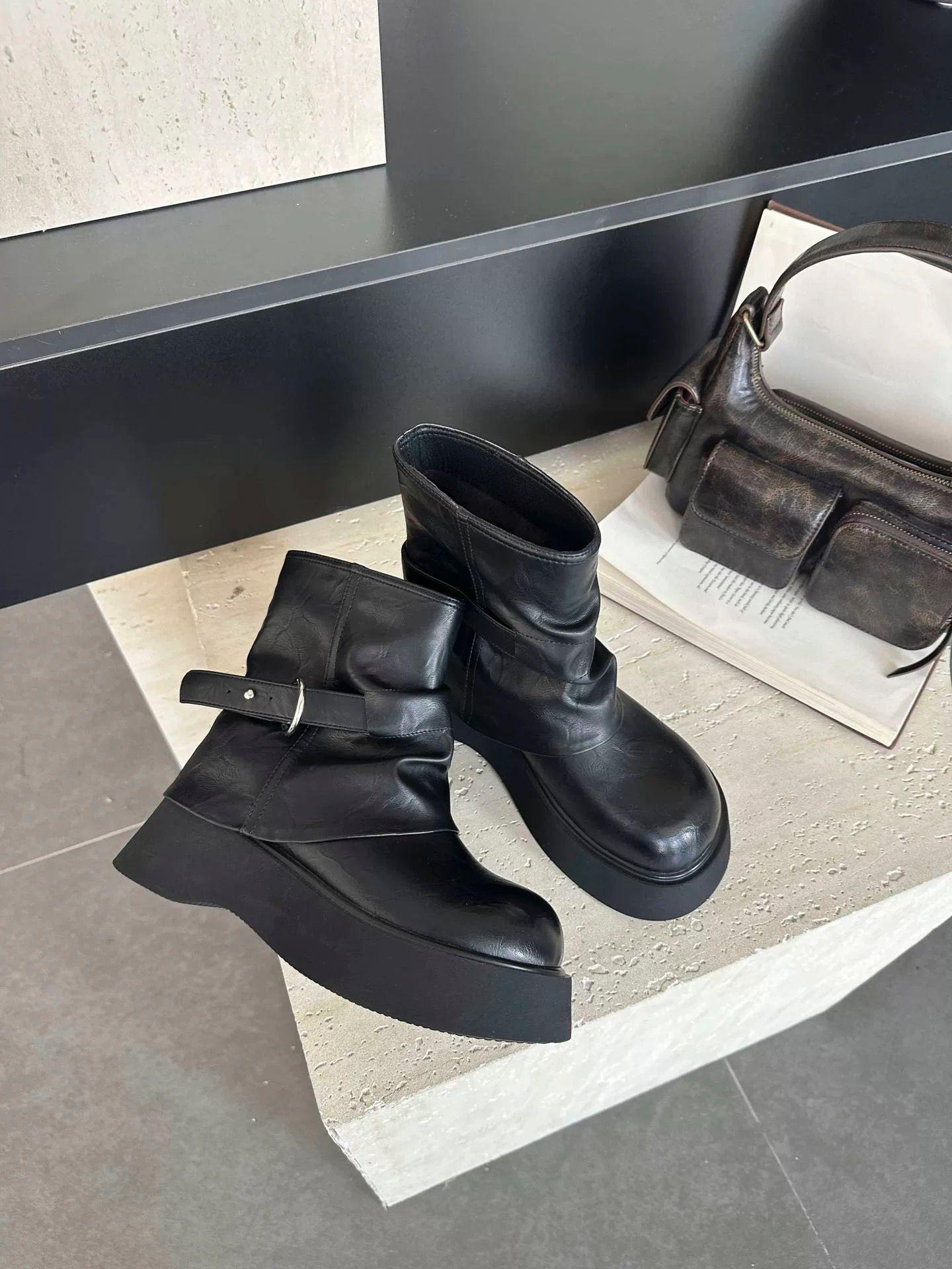 

2025 новые осенние ботинки Мартин женские универсальные на толстой подошве увеличивающие рост короткие ботинки модные повседневные универсальные ботинки в британском стиле женские 40 чёрный