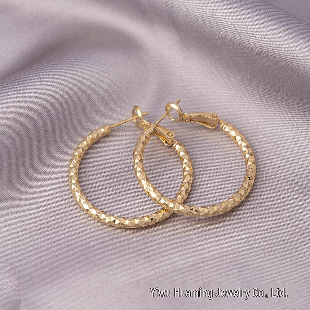 Elegante baumelnde Ohrringe mit französischen Perlen: Vergoldet, Vintage-Design in Silber 925