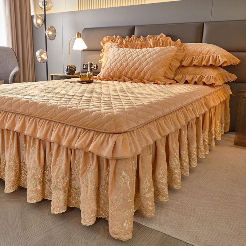 3pcs Luxurious European Quilted Crystal Velvet Bed Skirt Set with Lace Trim - Warm, Thick, Non-Slip, Includes 2 Pillow Shams and 1 Bed Skirt