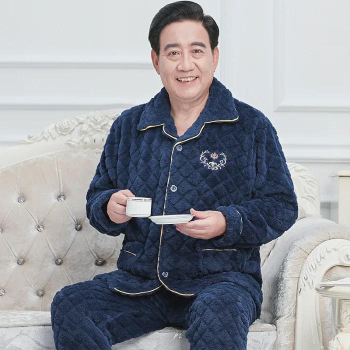 

2024 Мужская пижамная одежда осень/зима плюс бархатная утолщенная с длинным рукавом теплая флисовая фланель кораллового цвета