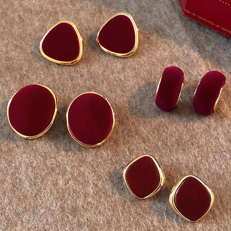 Ankela Red Retro Hong Kong-Style Stud Earrings for Women - Autumn/Winter Light Luxury French-Inspired Unique Ear Ornaments.