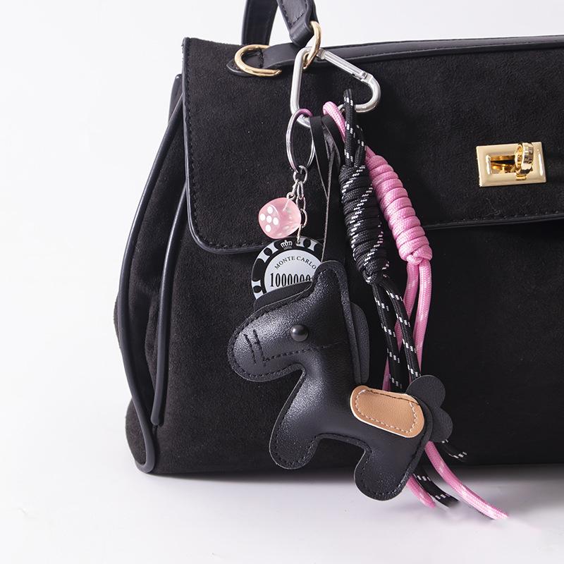 

1 Piece Leather Pony Keychain Braided Rope Backpack Pendant For Phone Bag Hanging Accessories Decoration Charm чорний