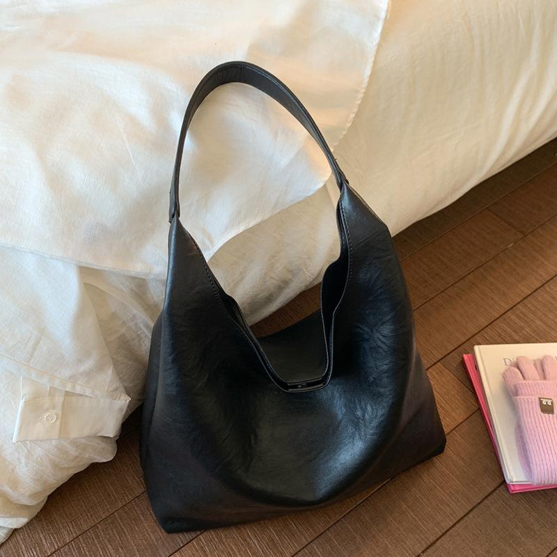 Large capacity retro underarm bag women's 2025 new autumn and winter shoulder bag Maillard brown commuter tote bag