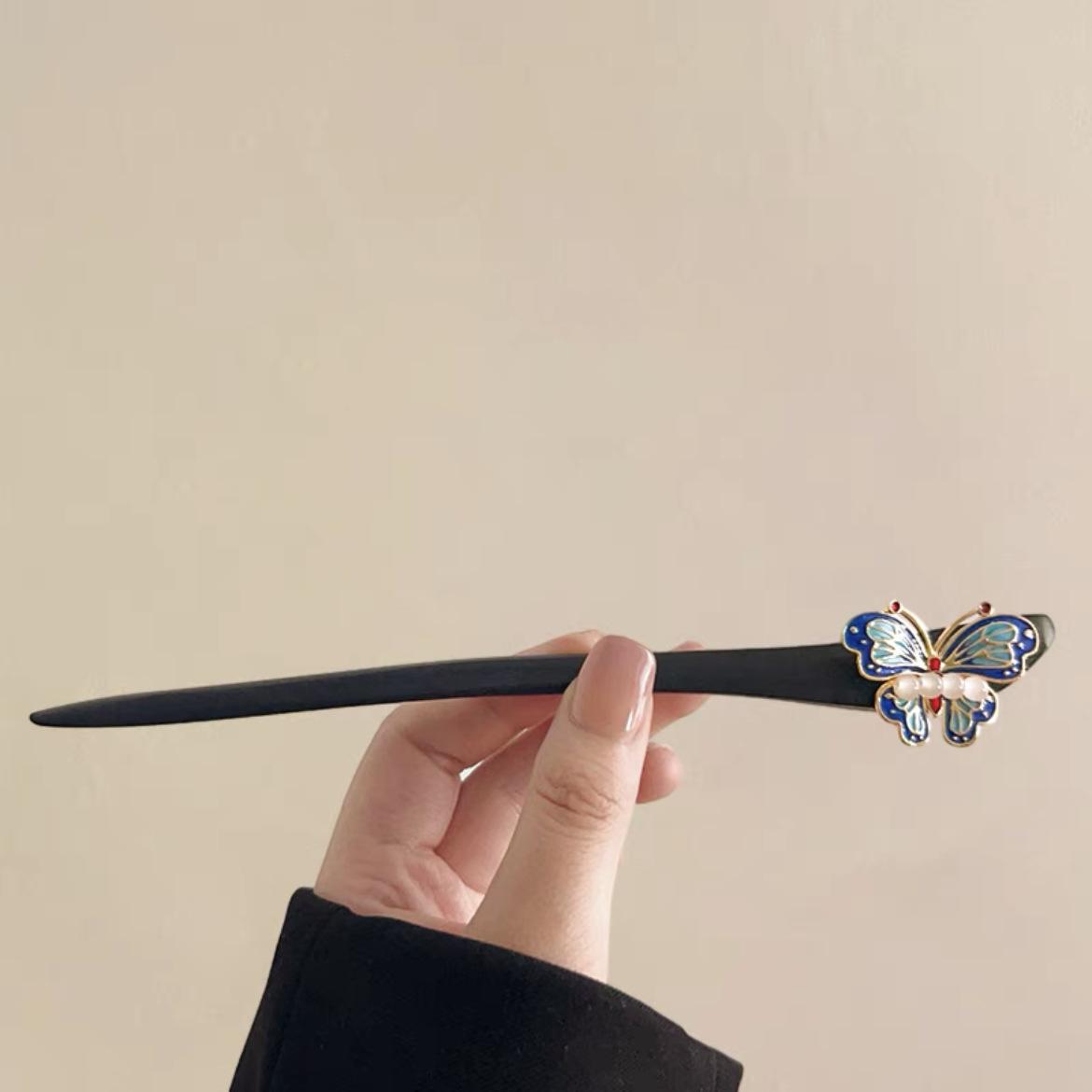 

New Chinese style exquisite agile butterfly hairpin niche design Chinese style coiled hair wooden hairpin Hanfu qipao hairpin