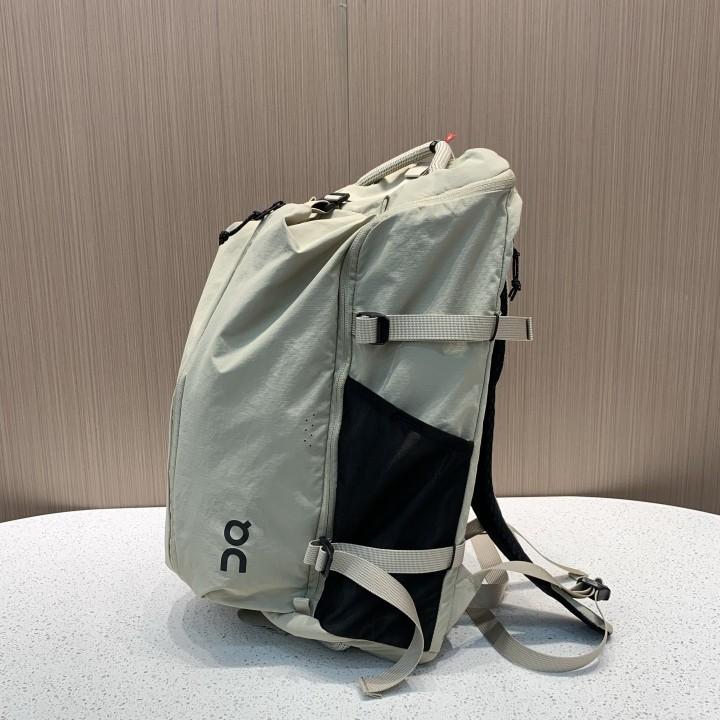 30L Large-capacity travel bag, multi-functional sports bag, waterproof gym bag with separate compartments for wet and dry items, handheld and