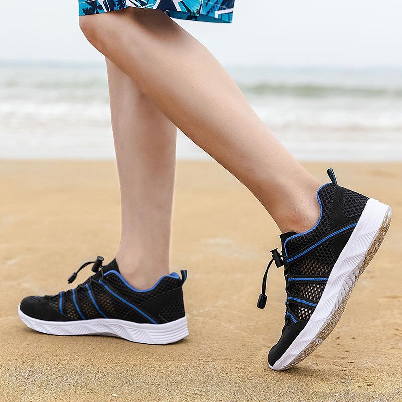 New mesh breathable casual shoes couple lightweight hollow beach shoes outdoor soft-soled creek shoes