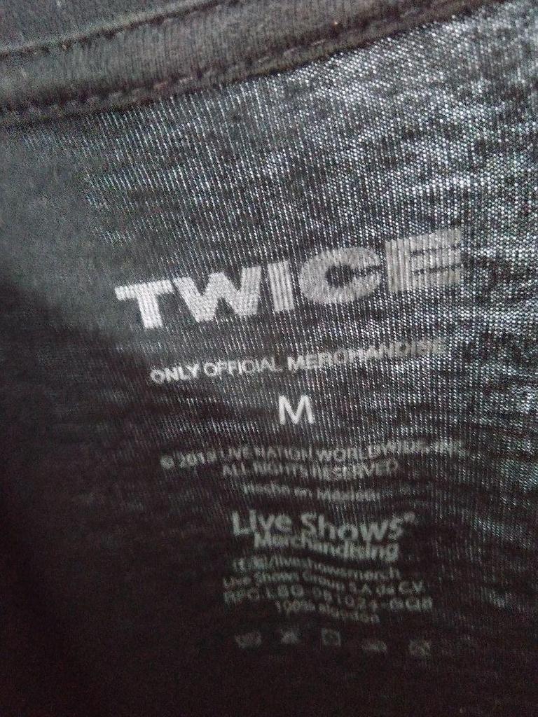 [USED] TWICE 2019 North American Tour Limited Edition T-shirt, Size M