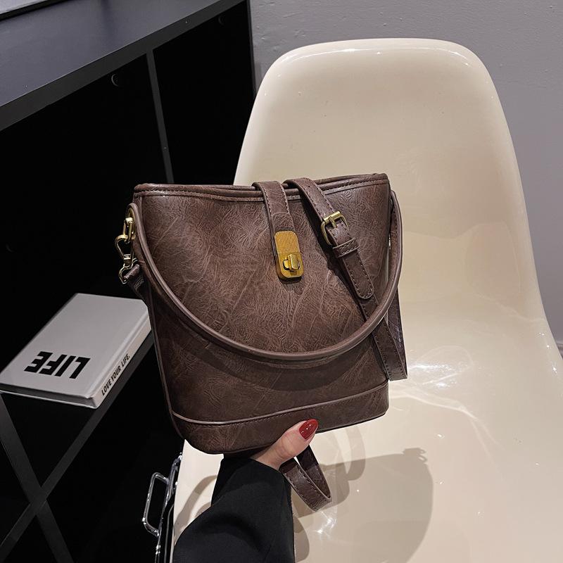 Trend bag oblique span bag women's fashion hand carrying bucket bag high-end light luxury women's bag large-capacity shoulder bag