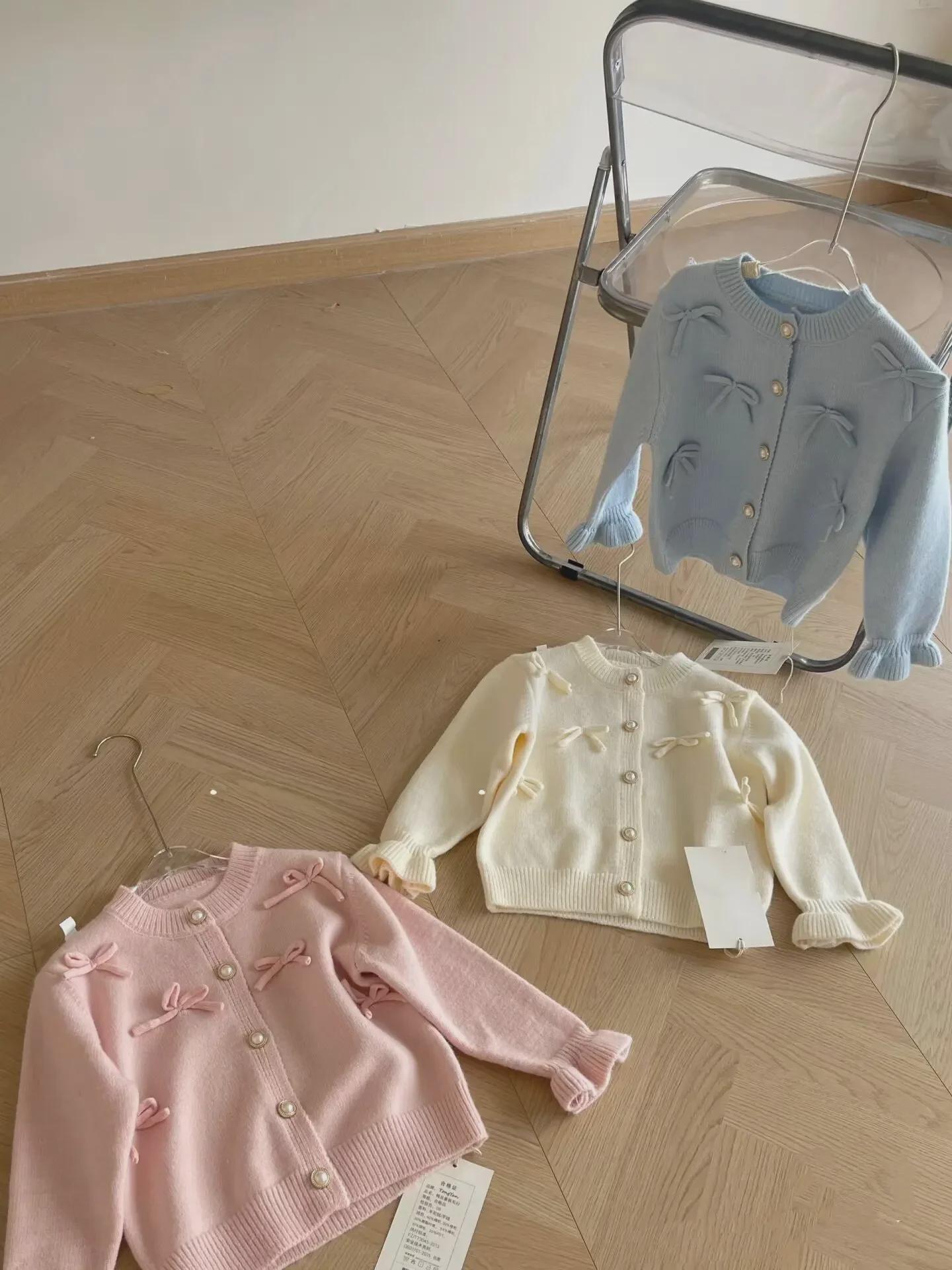 

Новинка осени/зимы 2024 года, вязаный кардиган с бантом для девочек — симпатичная детская кофта-свитер в корейском стиле. 110 cm бежевый