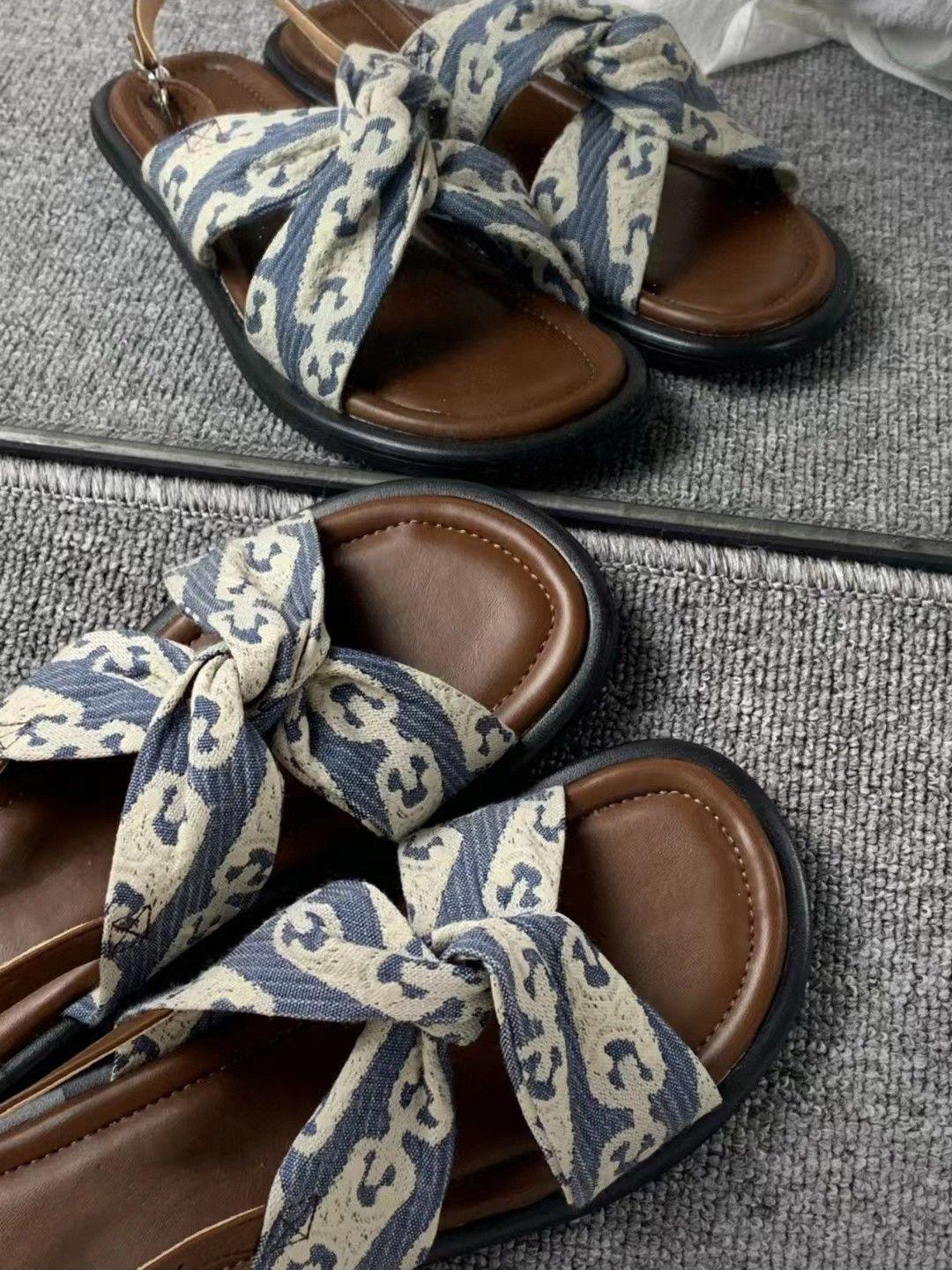 Сандалии для женщин Пляжная обувь Черный римский стиль Лето 2024 Уличная женская обувь — фото 3