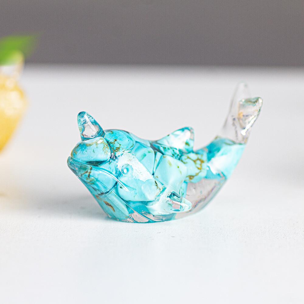 Resin Filled Natural Crystal Whale Figurine With Modern Minimalist Design For Gift Giving