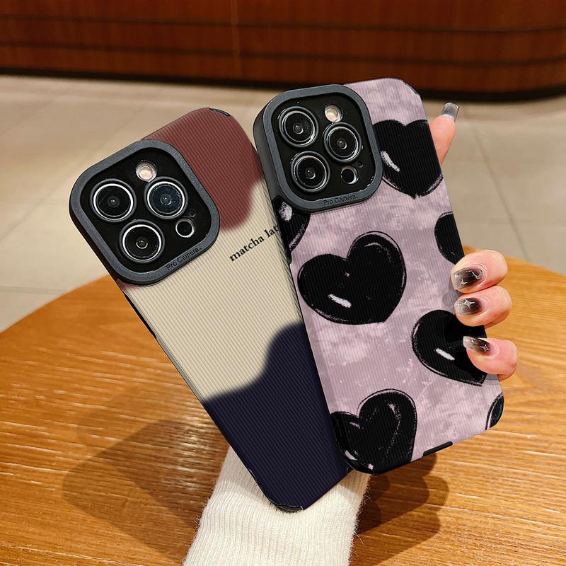 Vertikal genarbtes Lederhülle Liebes-Druckmuster Stoßfestes Weiches Silikon-Case mit Kameraobjektiv Vollschutz für iPhone