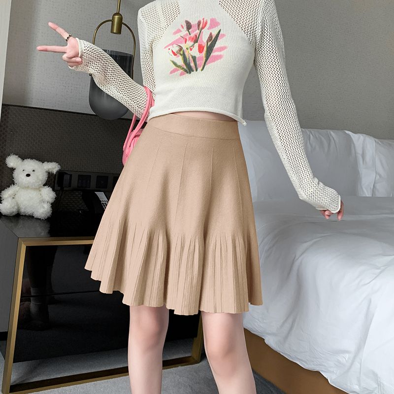 Solid color short skirt, knitted half skirt, women's spring/summer high waisted A-line skirt, design sense, niche pleated skirt