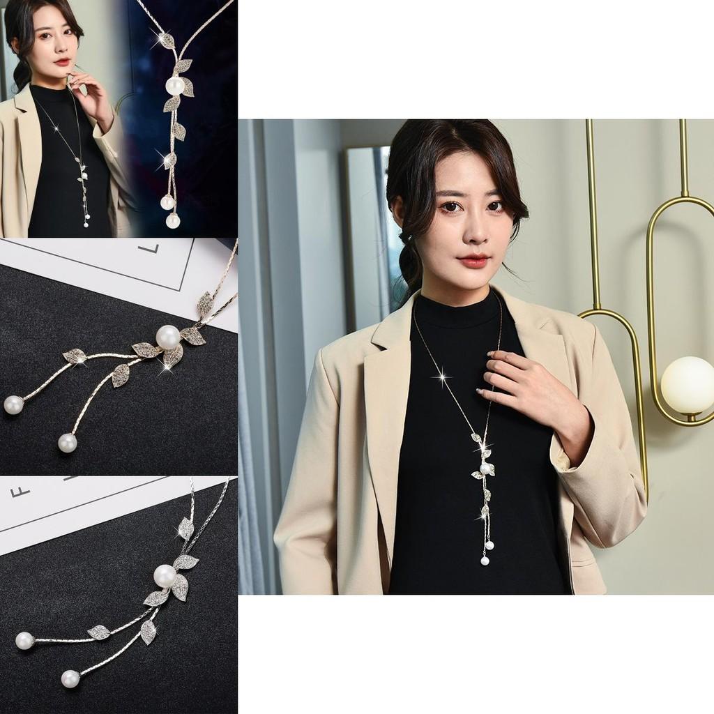 Stylish Autumn Winter Leaf Design Necklace Featuring Alluring Pearls And Fashionable Elements