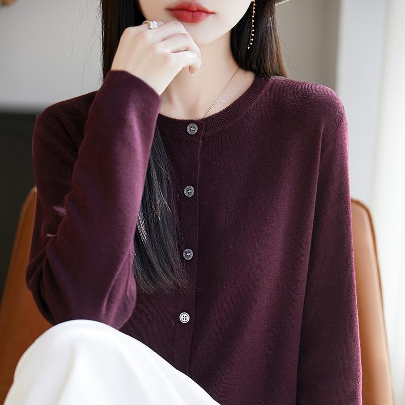 Dámský lehký kardigan z 50% vlny a 50% morušového hedvábí - všestranný úplet na 4 sezóny pro celoroční pohodlí a styl