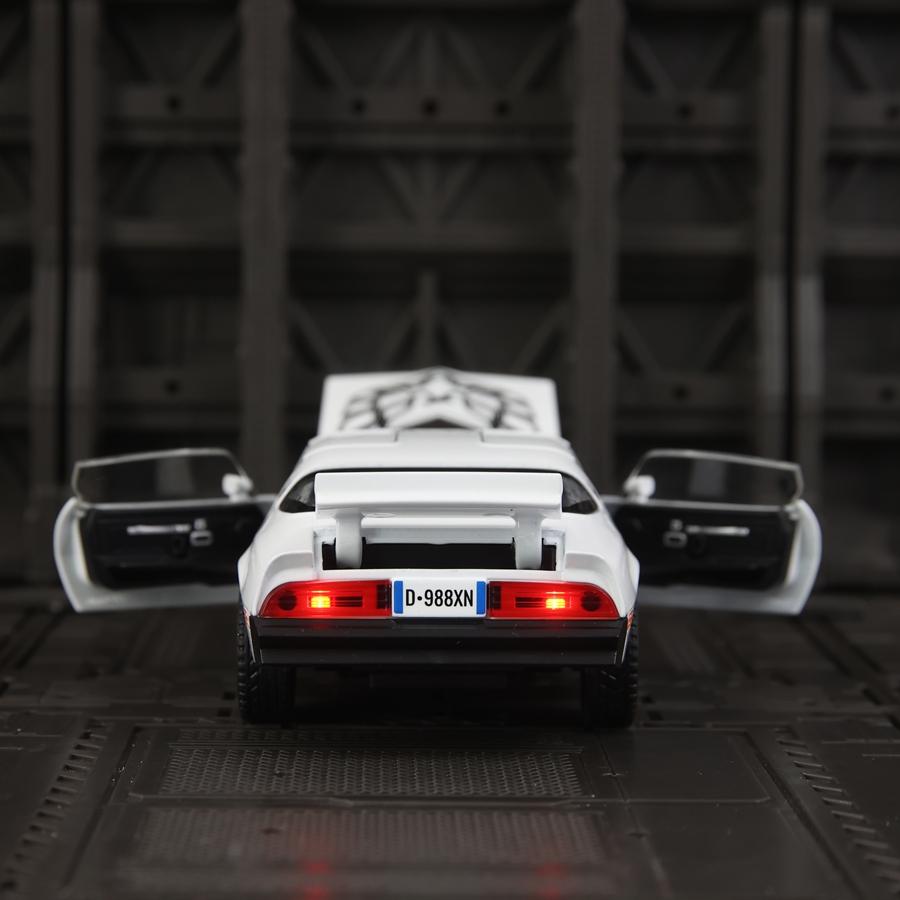 1:32 simulierte Pontiac Firebird Legierungsauto-Modelle Türen auf beiden Seiten, die geöffnet werden können, hat Ton- und Lichtfunktionen