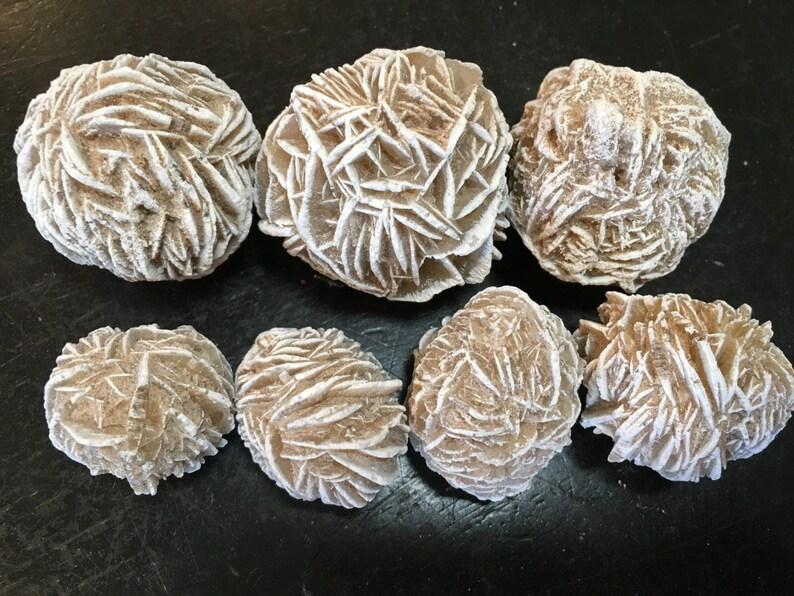 Hot Selling Crystal Mineral Natural Black Desert Rose Rough Stone, Used for Gifts and Home Decoration