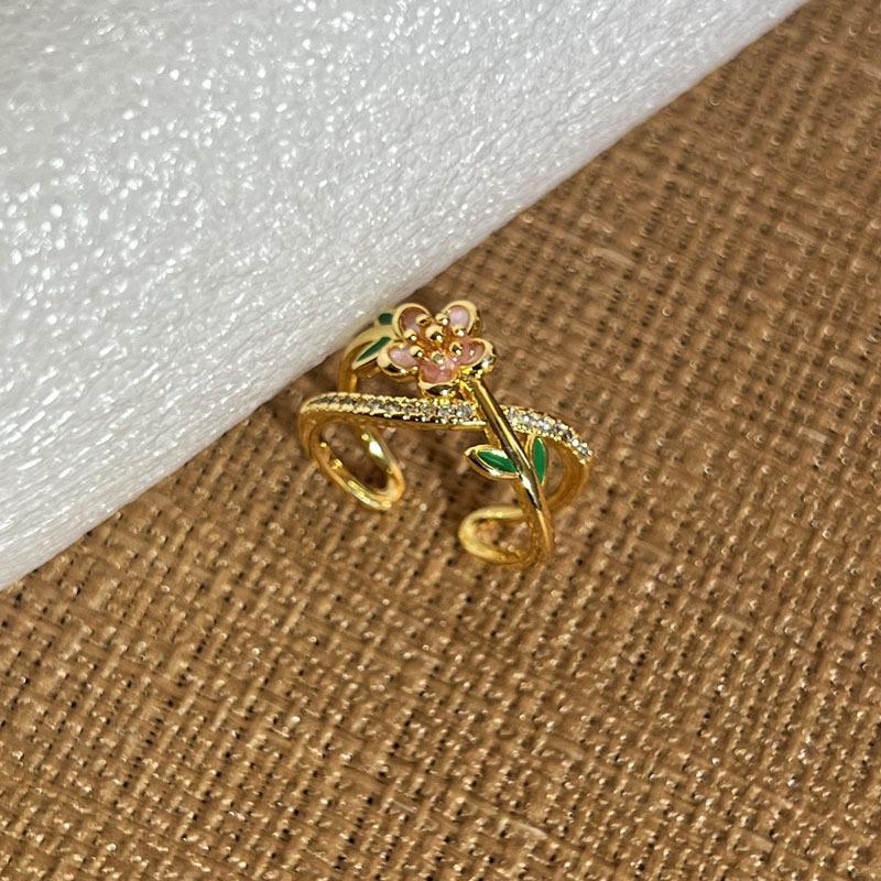 

2026 Sweet and Cool Flower Geometric Love Full of Diamond Rings, Women Wear High-end Brushed Light Luxury Rings Resizable