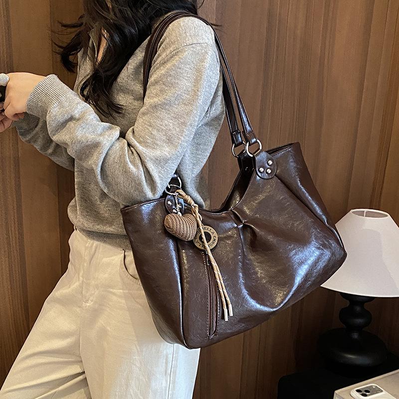 Tote Bag - Large Capacity Commuter Woman's Bag - Chic Single Shoulder Bag