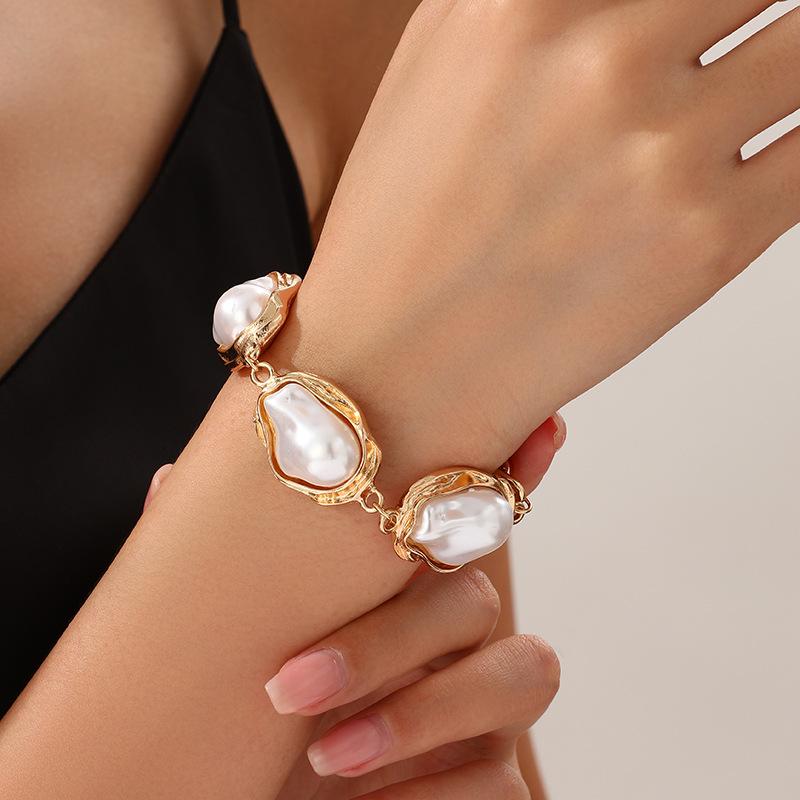 Trendy spesialformet perlesett, retro luksus temperament halskjede, øredobber, ringsett.