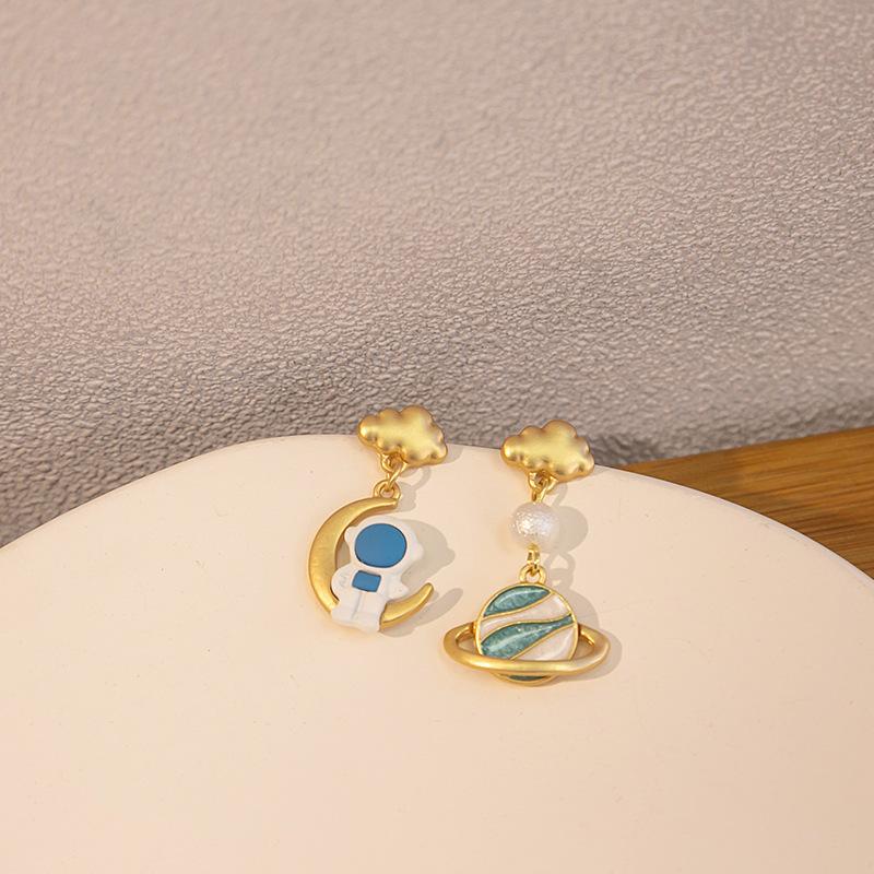 Day Kawaii Sweet Cute Wind Cartoon Stud Earrings Simple Pendant Astronaut Planet Earrings