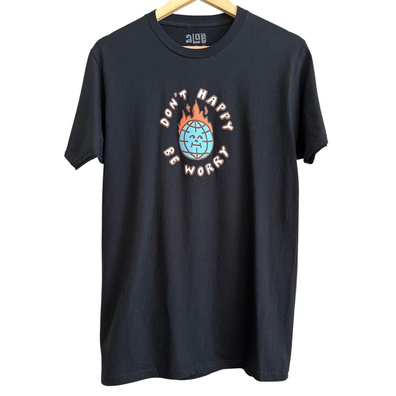 NWOT “Don’t Happy, Be Worry” Graphic Tee – Retro Globe-on-Fire Design – Men’s M XXXL
