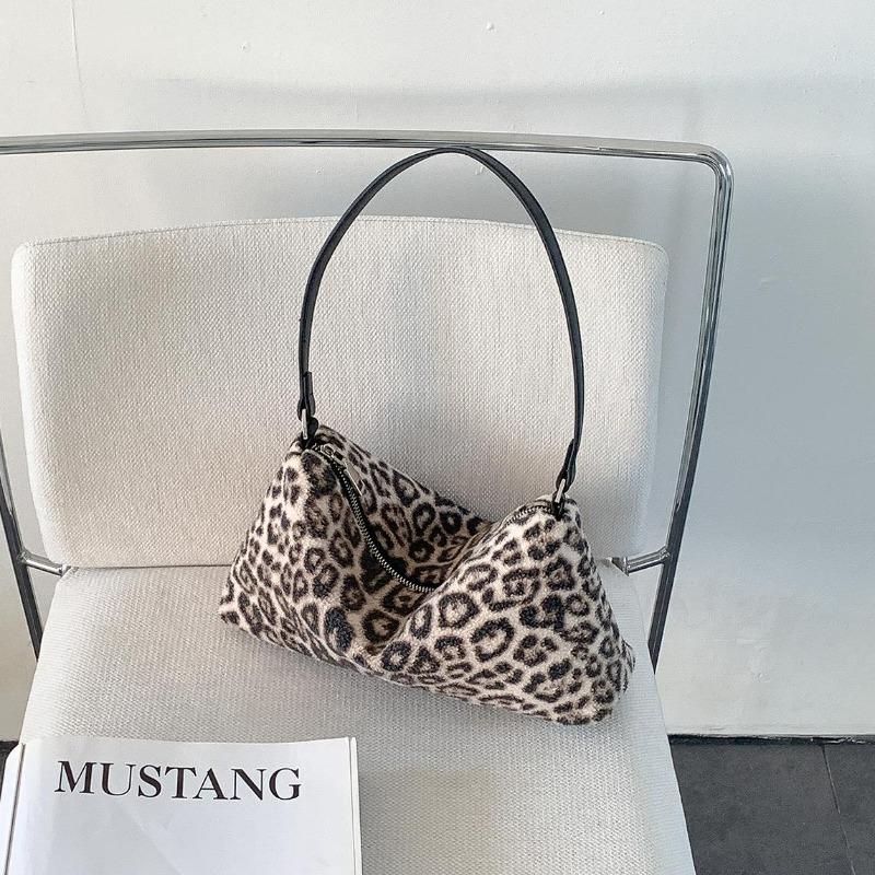 

Autumn and winter new retro plush leopard print bag trendy shoulder underarm bag small square bag абрикосовий