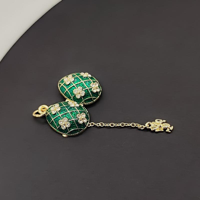 Explosive open and close Easter egg copper gold-plated four-leaf clover micro-inlaid pendant, enamel necklace jewelry
