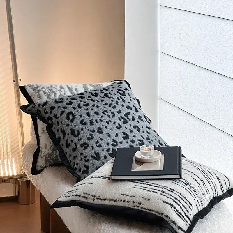 Urban Style Imitation Mink Fur Sofa Throw Pillow Luxury Leopard Print Jacquard Pillows for Bed Soft Fluffy Decor Back Cushion