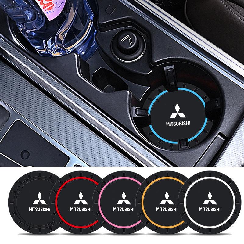 2 Stück Auto-Becherhalter Wasserschlitz Rutschfestes Pad Emblem Für Mitsubishi Lancer 9 EX Outlander 3 ASX L200 Auto-Innenzubehör