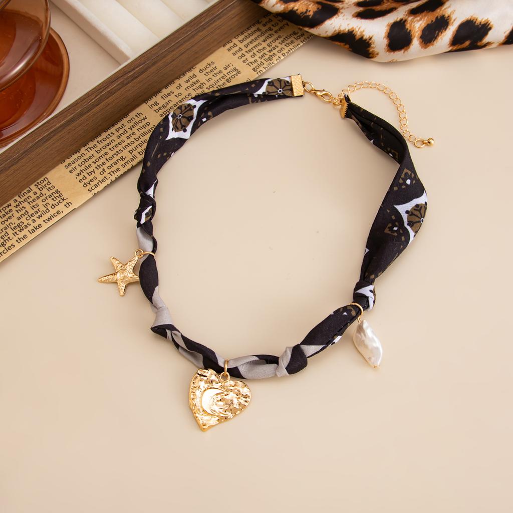 Salircon 2 Style Vintage Leopard Flannel Rope Chain Choker Necklace Women Punk Heart Metal Pendant Necklace Jewelry Female Gift