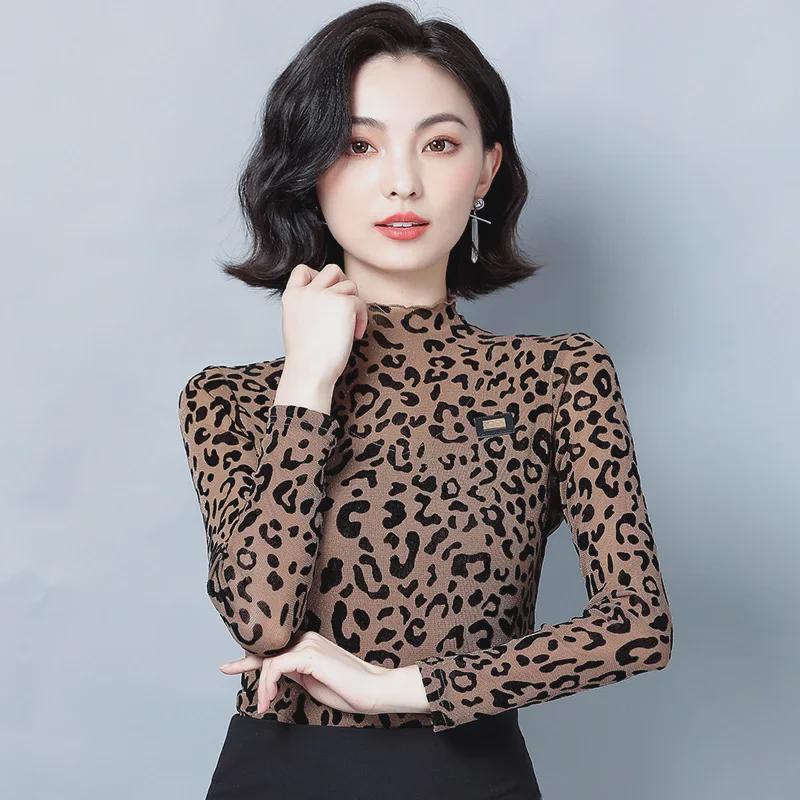 

Осенняя женская футболка-сетка с леопардовым принтом 2024 года — тонкий повседневный тренд с полувысоким воротником. L