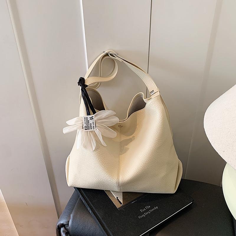 Large capacity slack underarm bag women's new shoulder messenger tote bag commuter bucket big bag