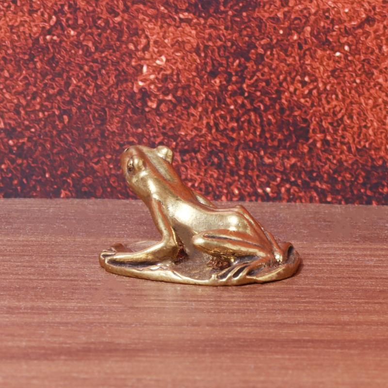 1Pcs Mini Lotus Leaf Frog Figurines Sleeping Position Frog Brass Ornament Copper Animal Tea Pet Home Decorations Antique Crafts+