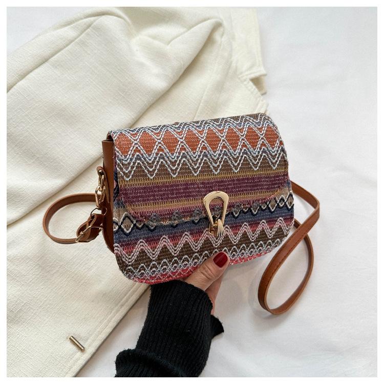 National style, personality trend 2025 autumn new fashion simple large capacity retro shoulder crossbody small square bag