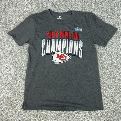 Maglietta Kansas City Chiefs T-shirt Uomo Media NFL Campioni Super Bowl LVII Grigio