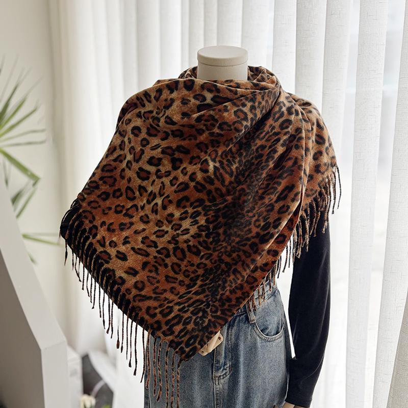 Leopard print scarf women's autumn and winter classic thickened imitation cashmere printed fringed shawl European and American versatile warm scarf