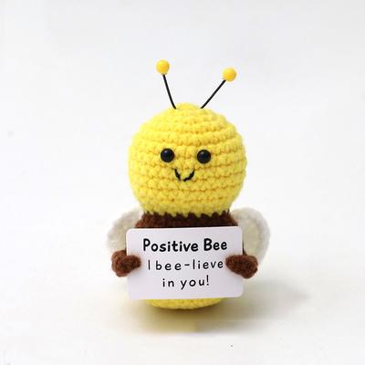 Positive Energie Bee Hug Pocket Doll Mini Handmade Plüsch Wolle Strickpuppe mit Karte Lustiges Weihnachtsgeschenk Home Room Decoration