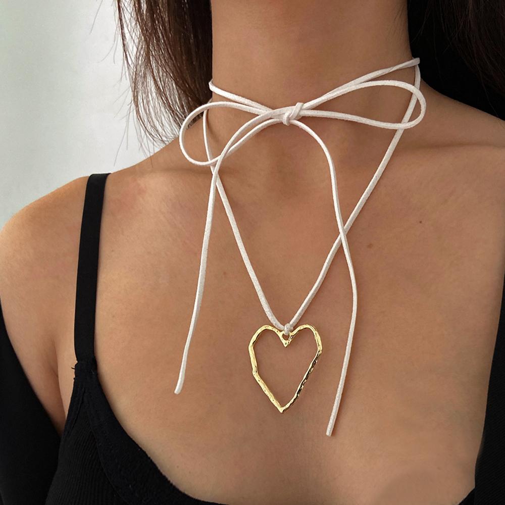 New Goth Black Velvet Big Heart Pendant Choker Necklace for Women Elegant Weave Knotted Bowknot Adjustable Chain Jewelry