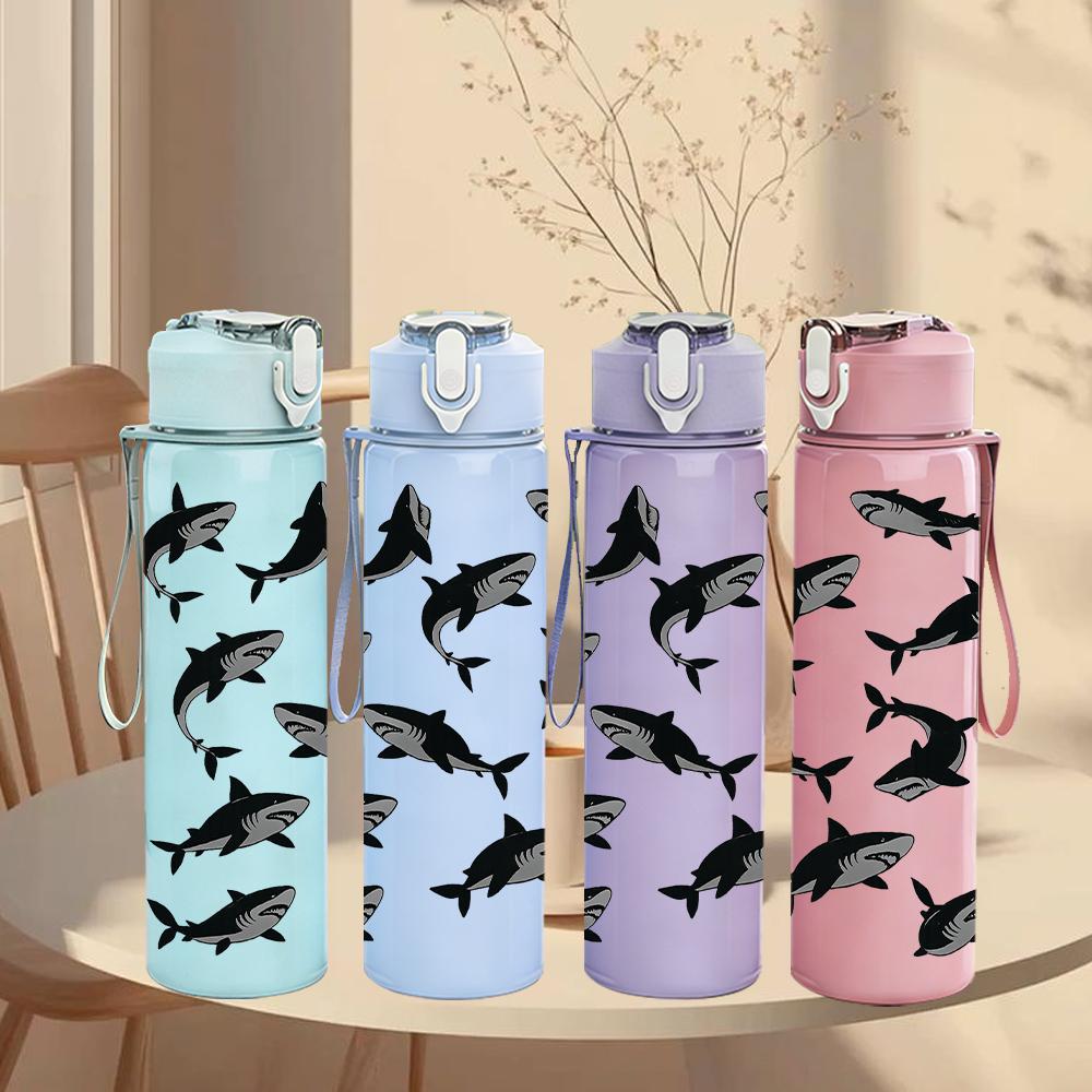 1 Stück Schwarzer Wildfisch-Flock 750ml Farbige Kunststoff-Wasserflasche Auslaufsicherer Klappdeckel mit Strohhalm Für Sport, Büro, Zuhause