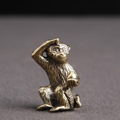 Scimmia in ottone vintage che cattura pesca artigianale portachiavi personalizzato ciondolo ornamento da tavolo decorazione in miniatura P2204