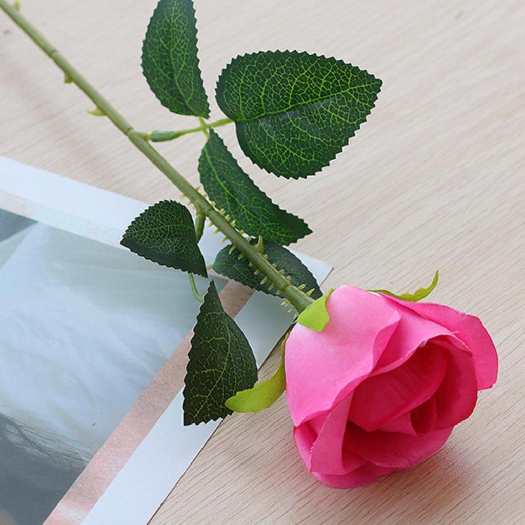 Luxury Silk Rose Arrangement for Valentine's Day - Elegant Artificial Flowers for Living Room Decor.