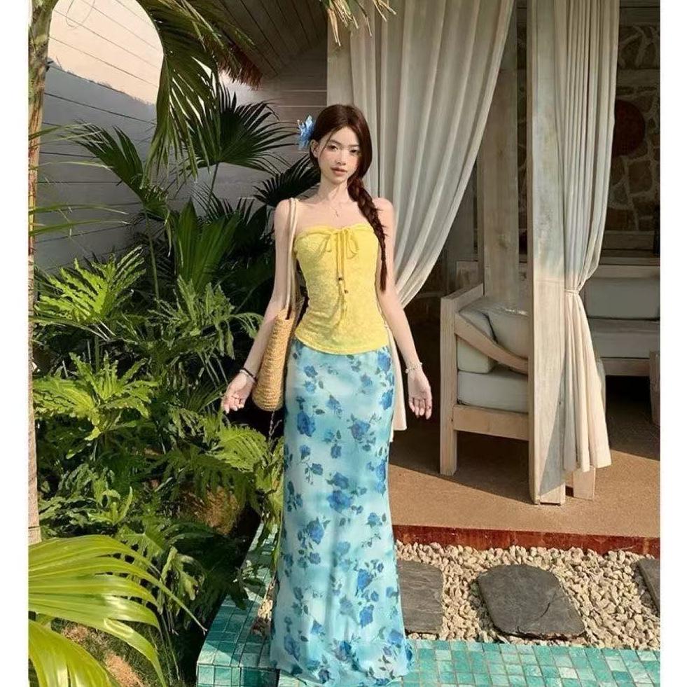Seaside Spicy Girl Floral Jacquard Bandeau Vest & Bodycon Skirt Set - Summer 2026 Collection