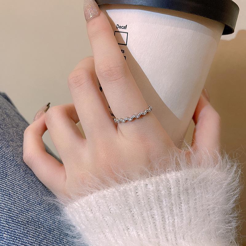 Bague élégante en zircon argenté pour femmes - Design ouvert, polyvalente et stylée