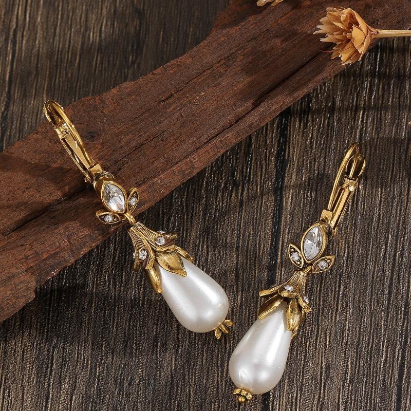 1 Pair Vintage Flowers  Style Faux Pearl Lily Pendant Zirconia Leaves Metal Gold Color Female Earrings