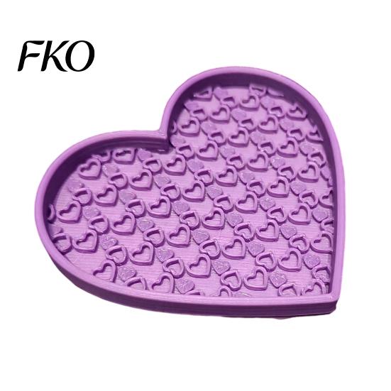 Dressing Table Accessory 3D Printed Makeup Brush Cleaning Mat, Heart-Shaped Scrubber Pad with Textured Zones, Beauty Tool Cleaner Portable